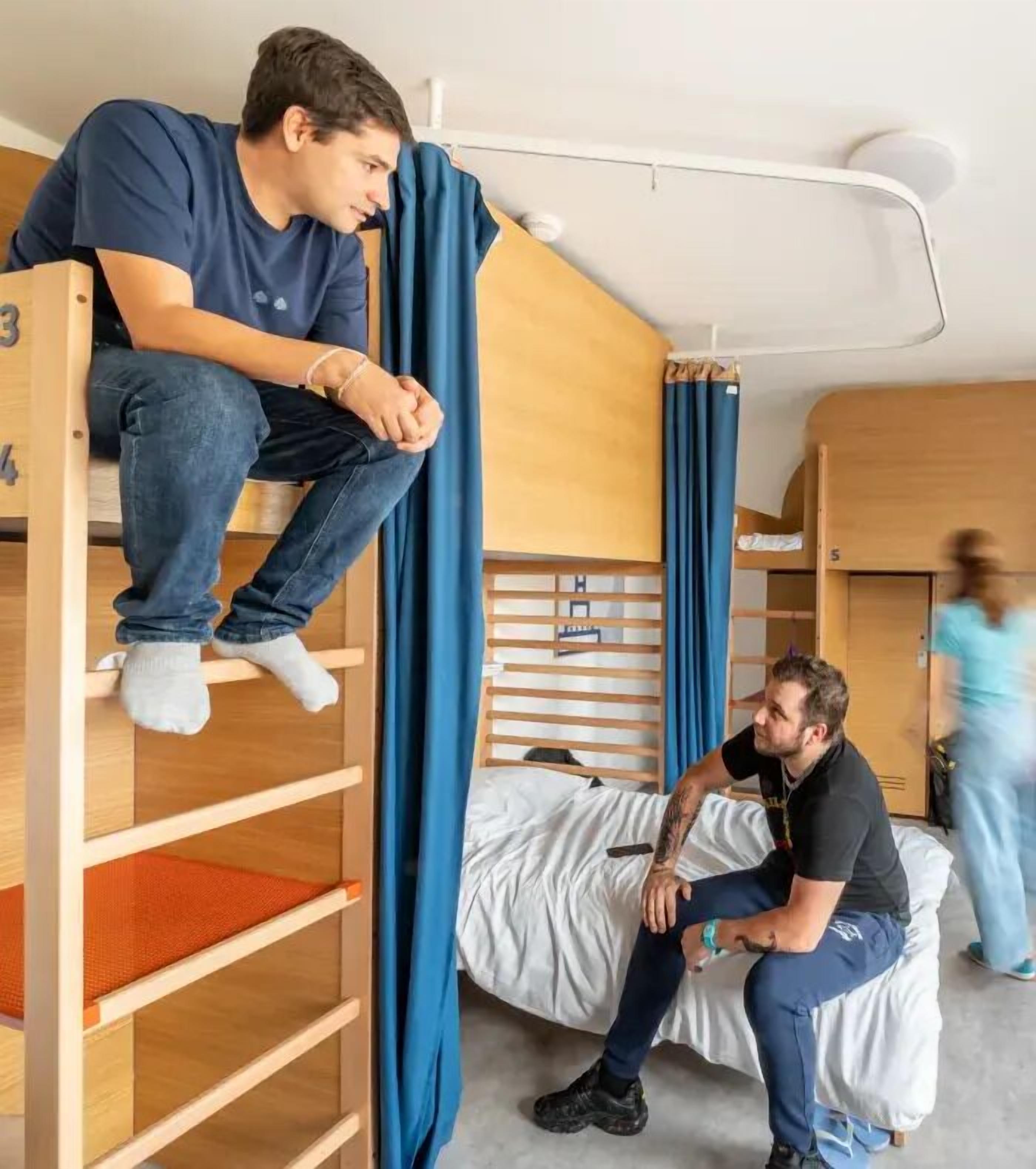 Ucpa Sport Station Hostel