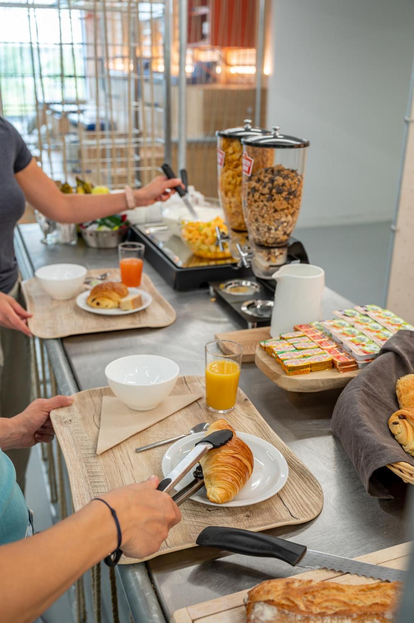 Ucpa Sport Station Ostello *